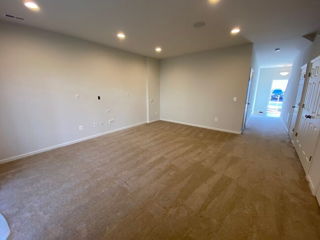 Photo - 217 Crofton Ct