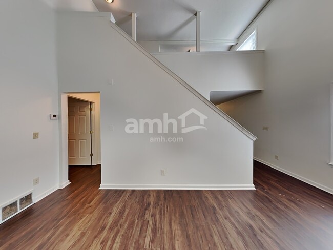 Photo - 6889 Show Boat Ln