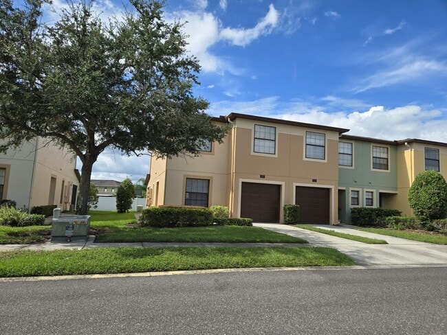 Building Photo - EDGEWATER AT LAKE BRANDON Rental