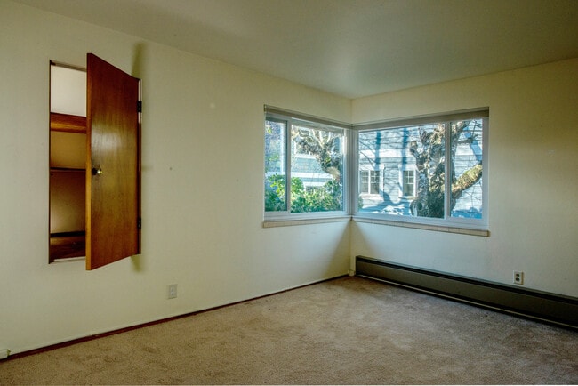 Photo - 922 10th Ave E