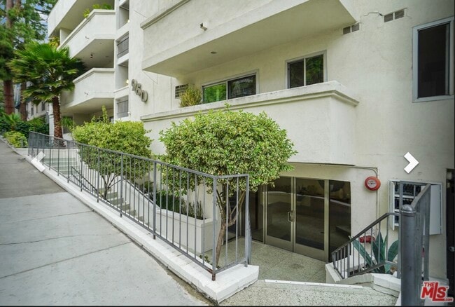 Photo - 960 Larrabee St Unidad Beatrix Makray