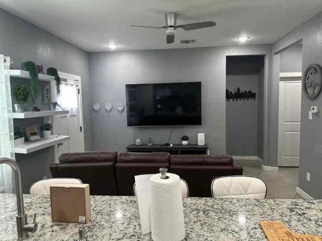 Photo - 103 Homecrest