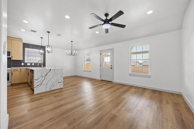 Photo - 2303 Thomas St