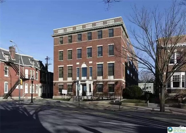 Photo - 528 N New St Unidad #10