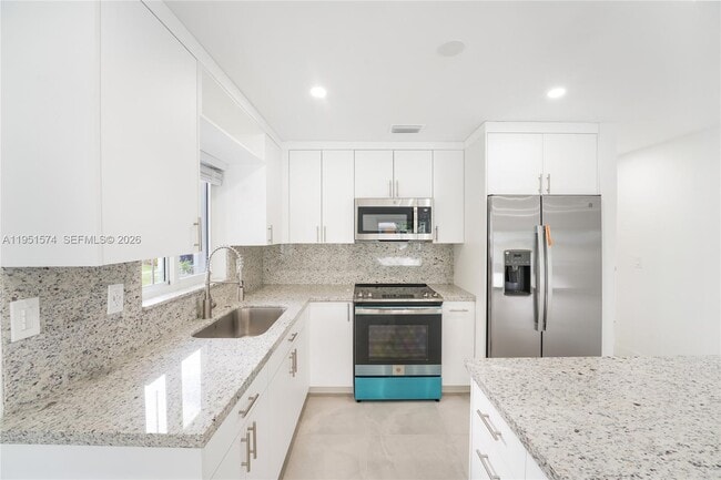 Photo - 857 W 34th St