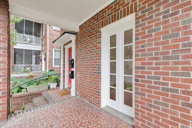 Photo - 201 E 48th St Unit B/Downstairs