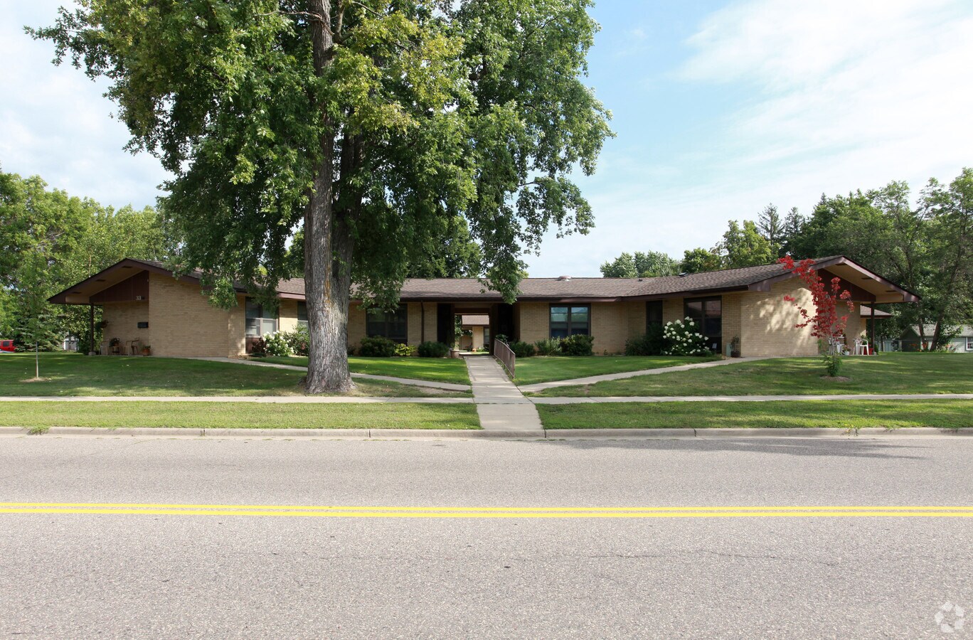 Photo - Sunshine Courts