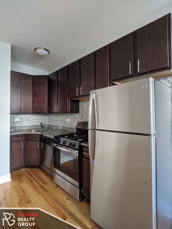 511 W Melrose St Unit 103