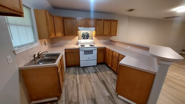 The Walk-in Kitchen With Bar - 2300 Abernathy St