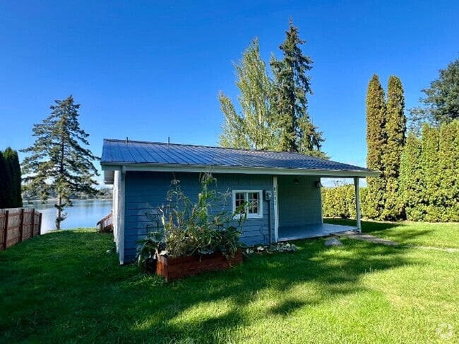 Building Photo - Beachfront Cabin - Water Included Rental