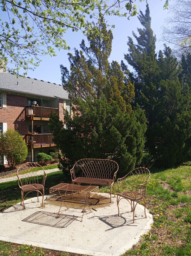 Burr Oak Woods Apartments For Rent in Blue Springs, MO