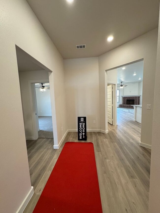 Photo - Fabulous Luxury Newer 2025 Build 3/2/2