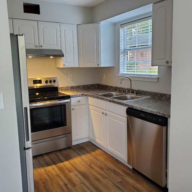 Photo - 128 Luden Dr