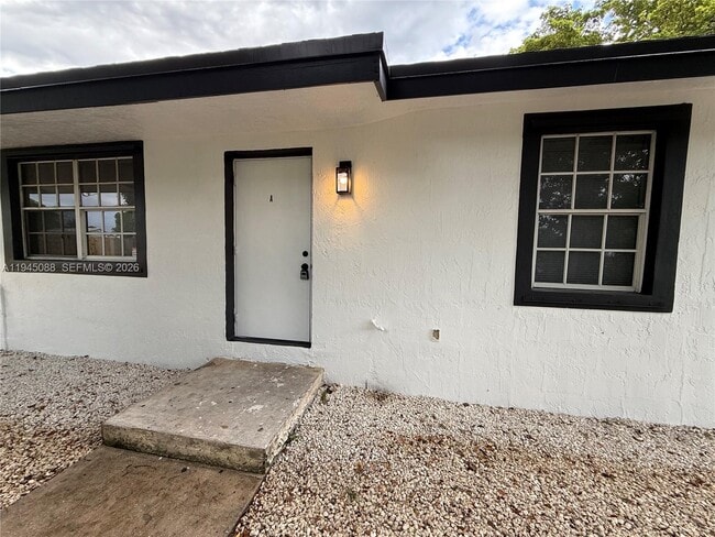 Building Photo - 617 NW 3rd Ave Unit 1-2