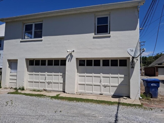 Photo - 204 5th St House