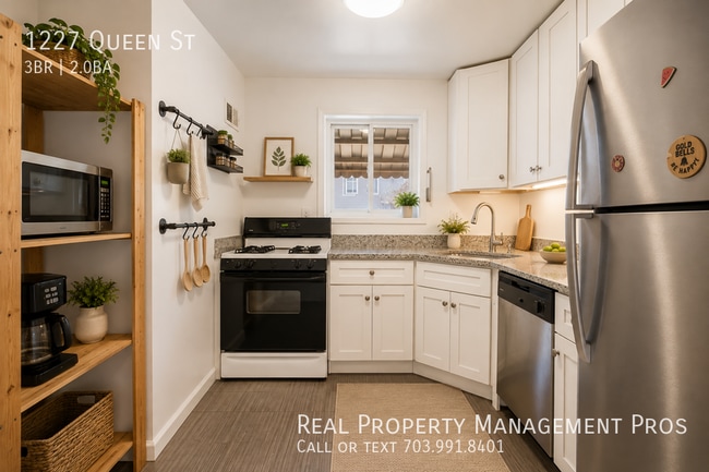 Photo - 1227 Queen St