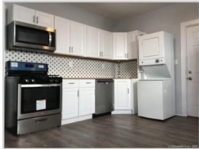 Building Photo - 343 Carroll Ave Unit 2nd left Rental