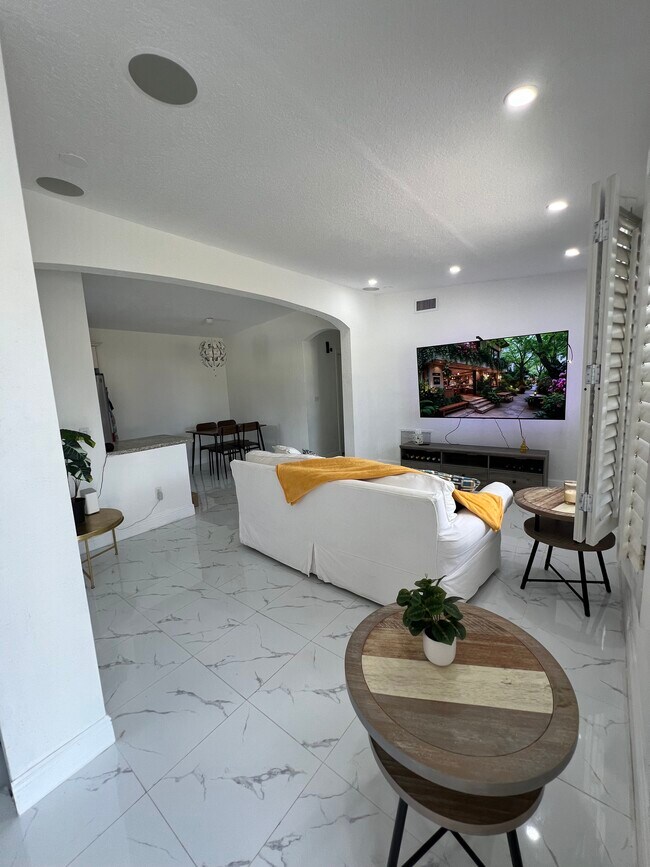 Photo - 4170 NE 15th Ave Unidad 1