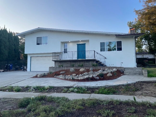 Building Photo - 1465 W Shannon St Rental