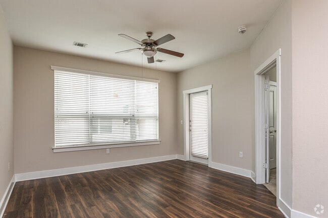 4BR, 2BA - 1259SF Living Room - Vista Pointe At Wild Pine