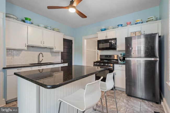 Photo - 153 E Ross St