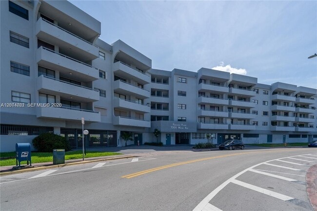 Building Photo - 7300 Wayne Ave Unit 401