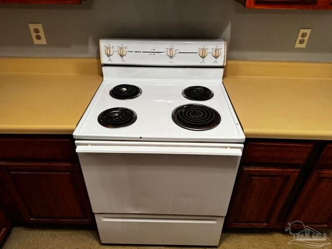 Photo - 8210 Kipling St