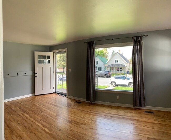 Photo - **Free October Rent** Cute 2 Bedroom Home ...