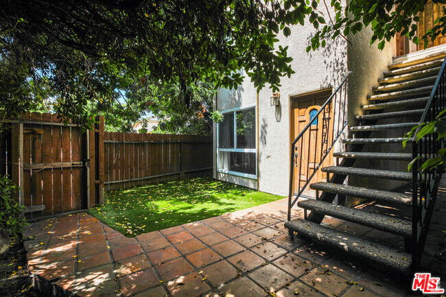 Building Photo - 5401 W Olympic Blvd Unit 1 Rental