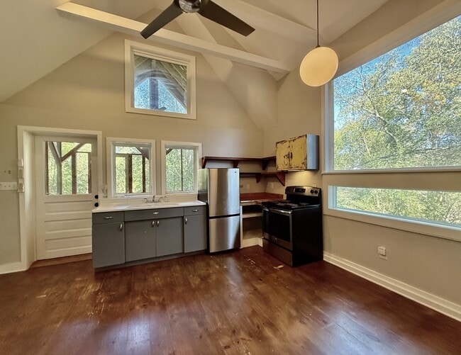 Photo - 574 Primitive St