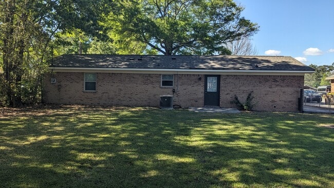 Photo - 123 Greene Dr