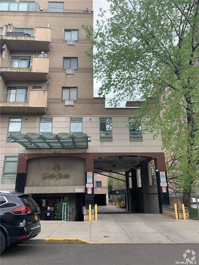 Building Photo - 42-31 Colden St Rental