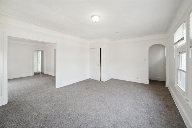 Photo - 2333-2335 W Grand St