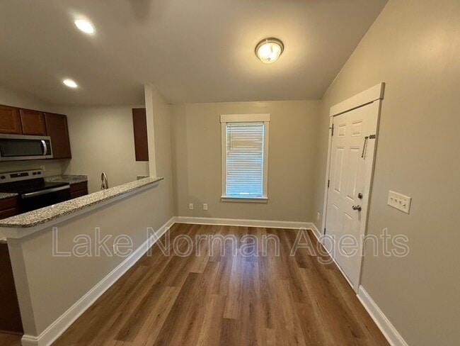 Photo - 664 Reeves Ct