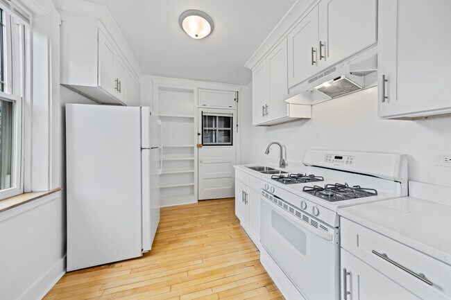 Photo - 1923 W Estes Ave Unit 2S