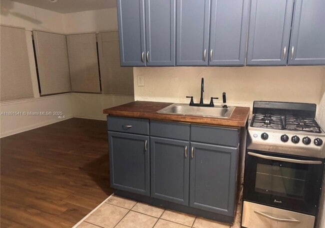 Building Photo - 1555 Pennsylvania Ave Unit 102