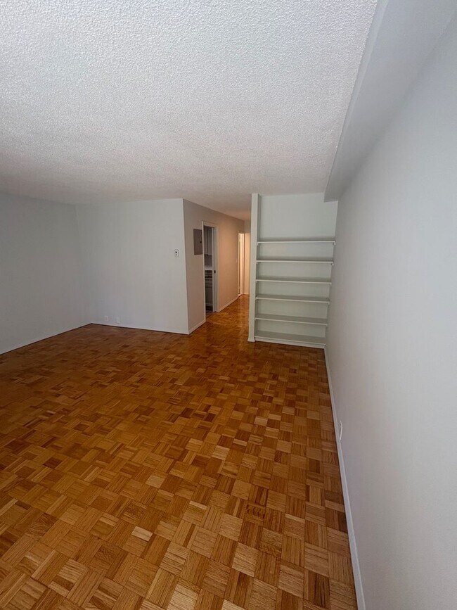 Photo - Beautiful modern unit with great location near nature in Brookline available NOW!