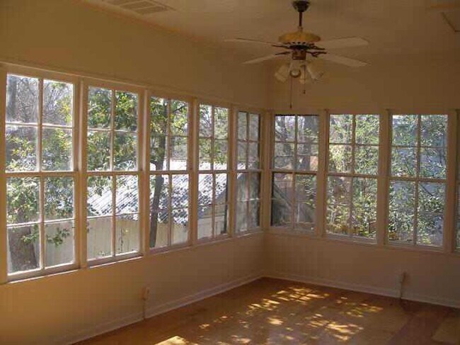 Photo - Hu Properties1 (317 W 35th St) Unidad B