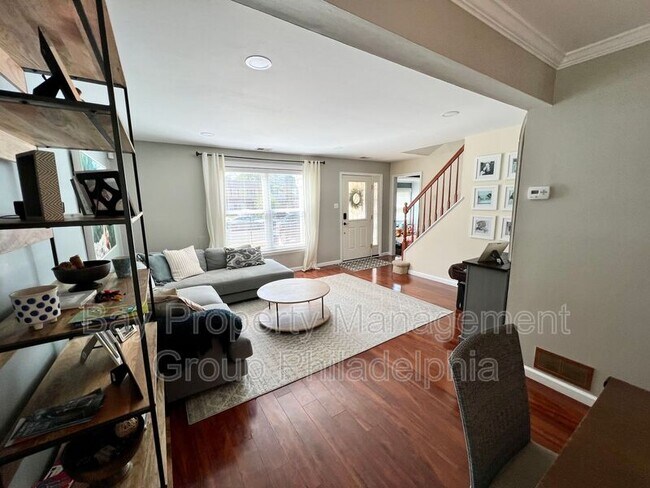 Building Photo - 6256 Madison Ct