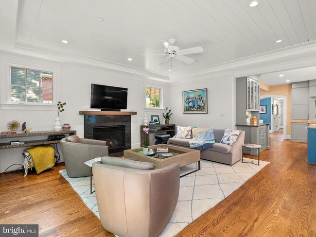 Photo - 4400 Elm St