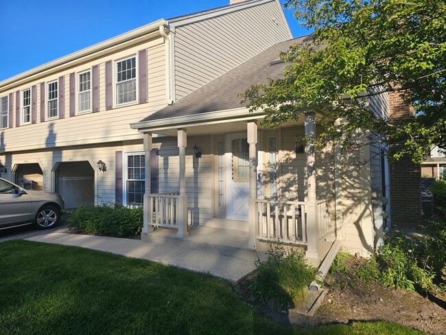 Building Photo - 2662 College Hill Cir Rental