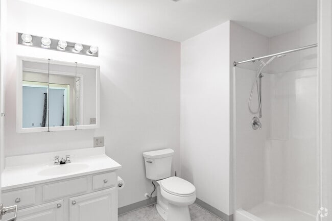 2BR, 2BA - 1,400SF - Second Bathroom