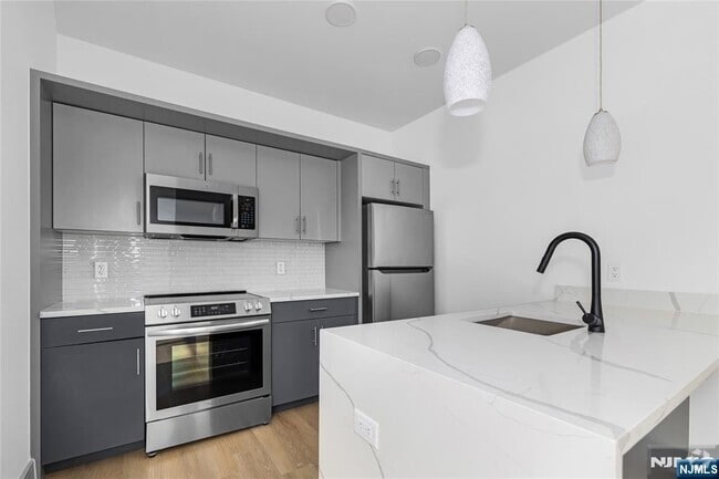 Building Photo - 1435 10th St Rental