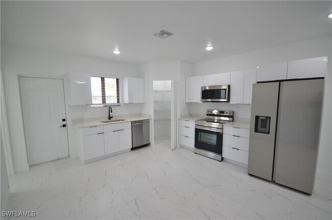 Photo - 2132 Barker Blvd