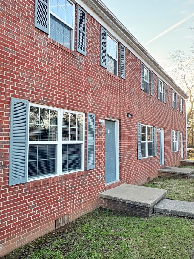 Building Photo - 1956 Sandra St