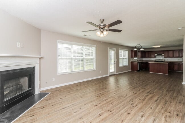 Photo - 210 Overlook Ct