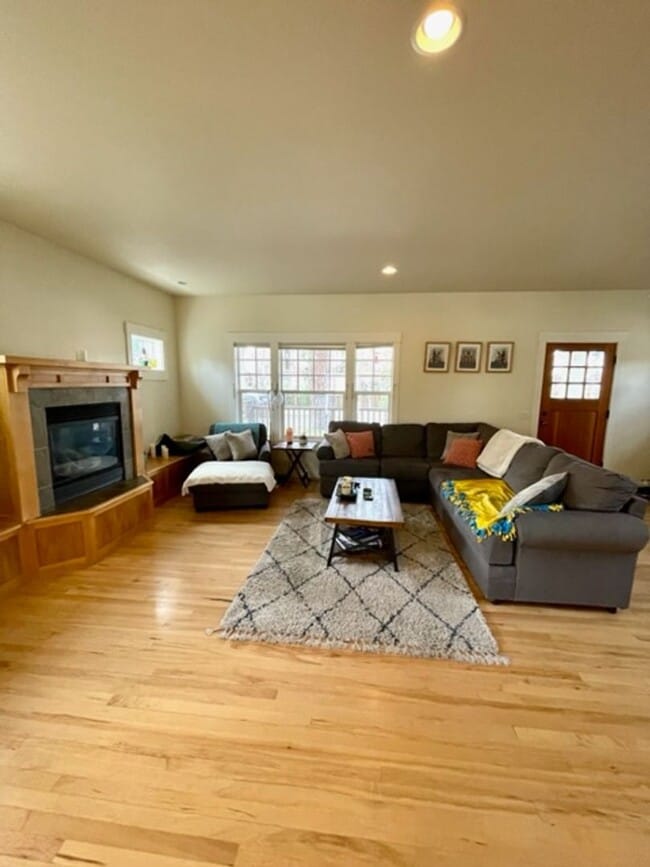 Photo - 1690 N W Lepage Pl Unidad #1