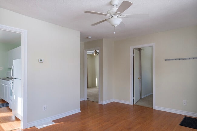 Photo - CUTE 2BD BUNGALOW IN ESTABLISHED EAST LONDON NEIGHBOURHOOD.