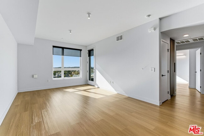 Photo - 10601 Washington Blvd Unidad 732