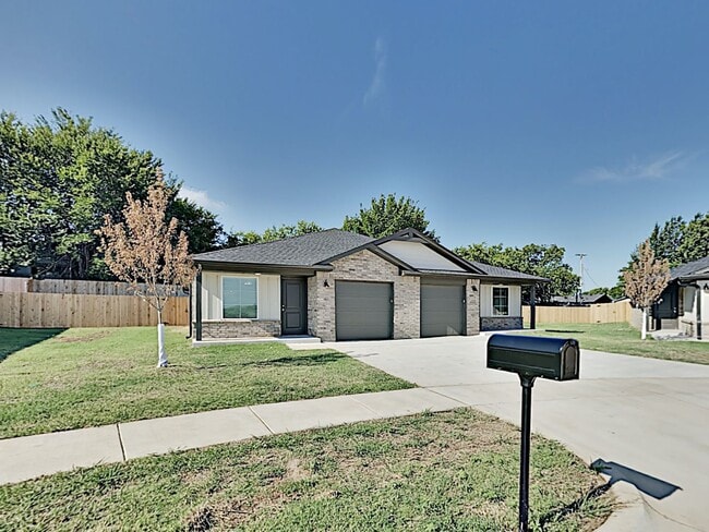 Photo - 2 Bedroom 2 Bathroom Duplex with 1 Car Garage Close to Broadway Extension, a short distance from ...